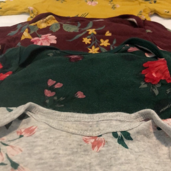 OLD NAVY 4- Pack bodysuits - Picture 3 of 8